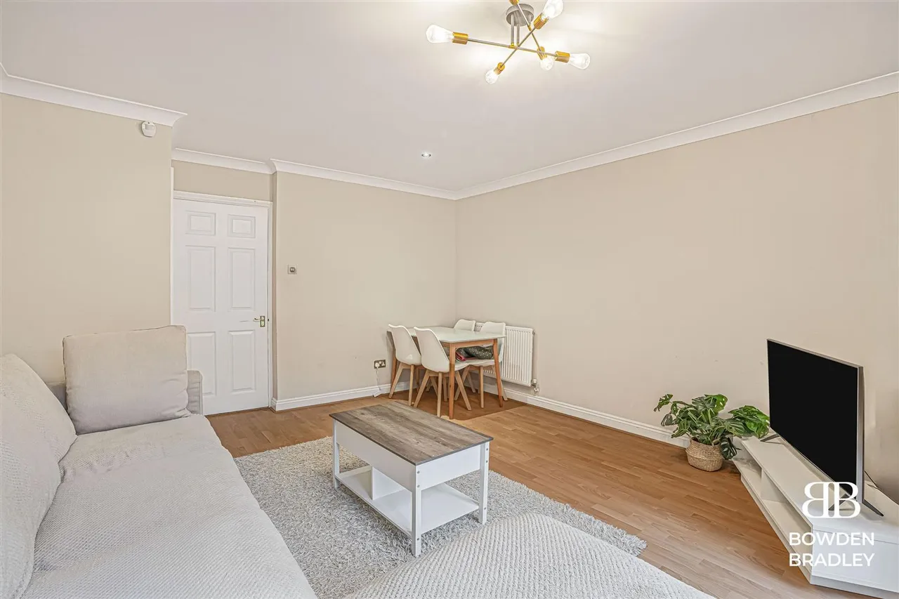 Maple Close, Hainault, IG6, photo 6