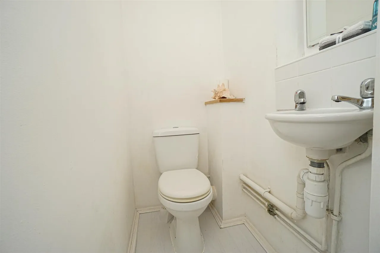 Sandwich Drive, St. Leonards-On-Sea, photo 23