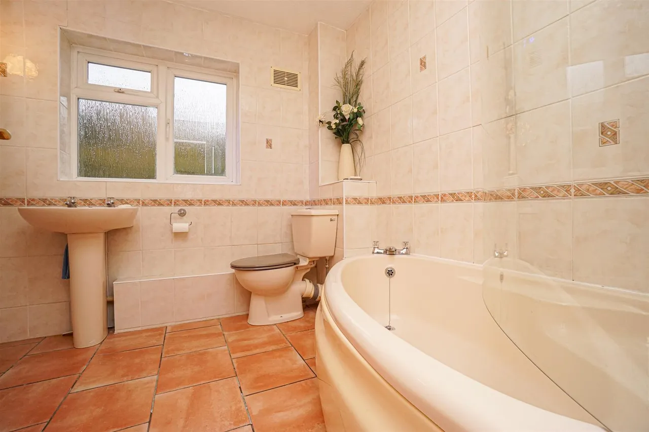 Sandwich Drive, St. Leonards-On-Sea, photo 9