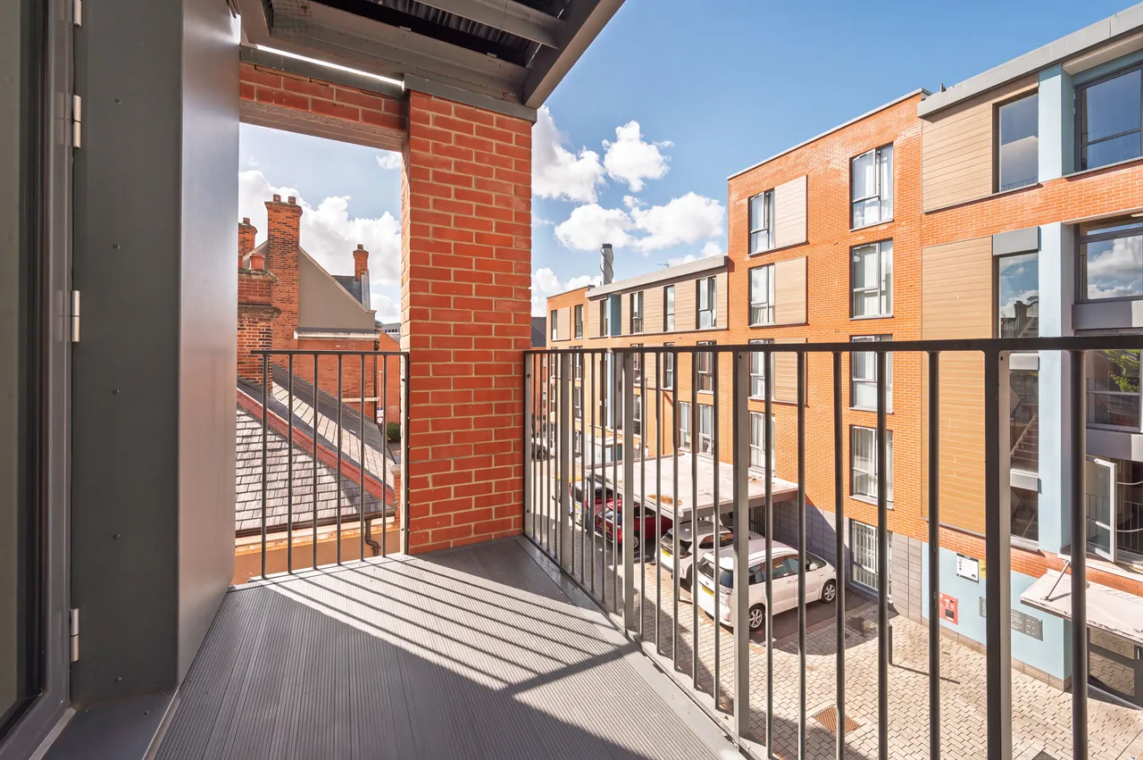 London, NW9, photo 8