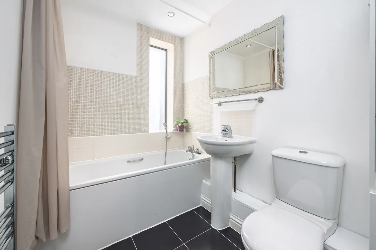 London, NW9, photo 9