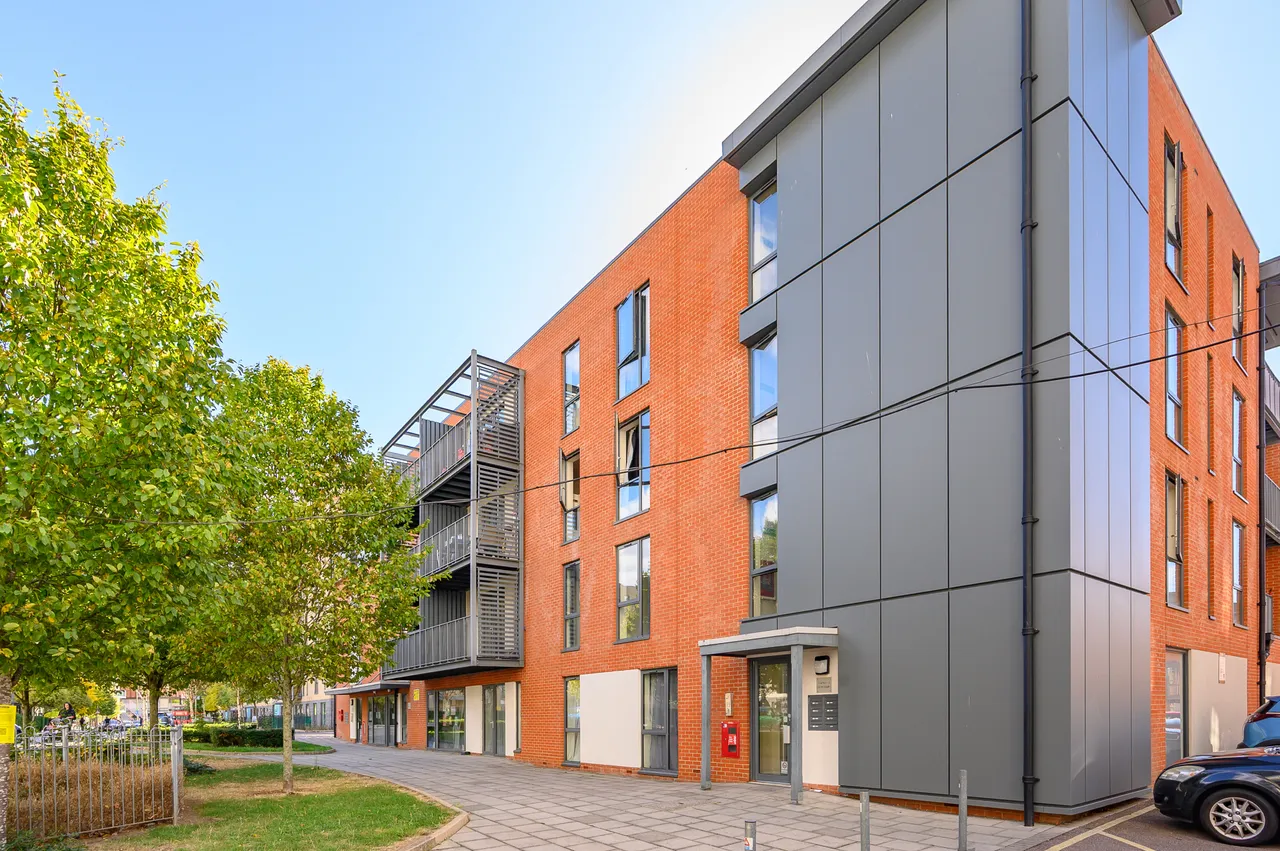 London, NW9, photo 10