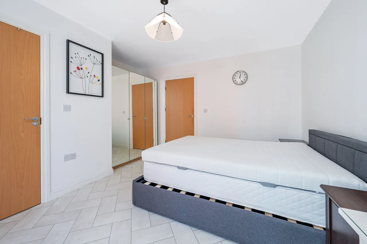 London, NW9, photo 5