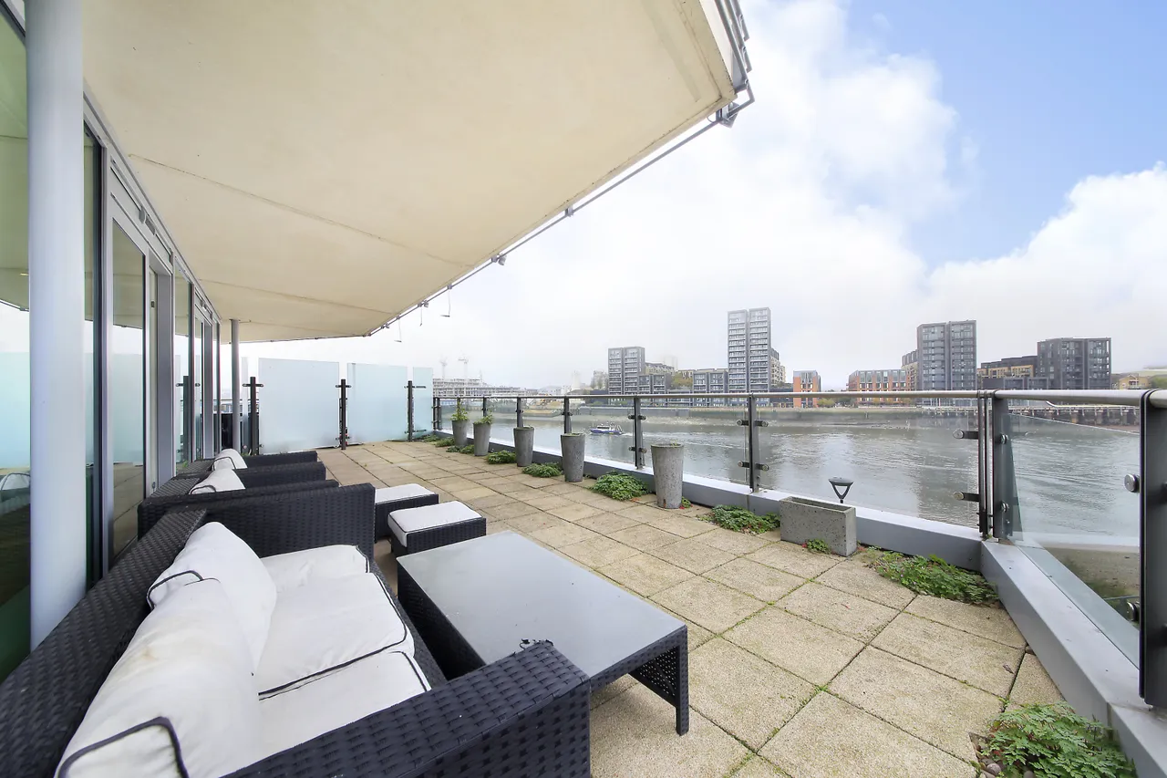 3 bed flat for sale, Juniper Drive, Battersea, SW18