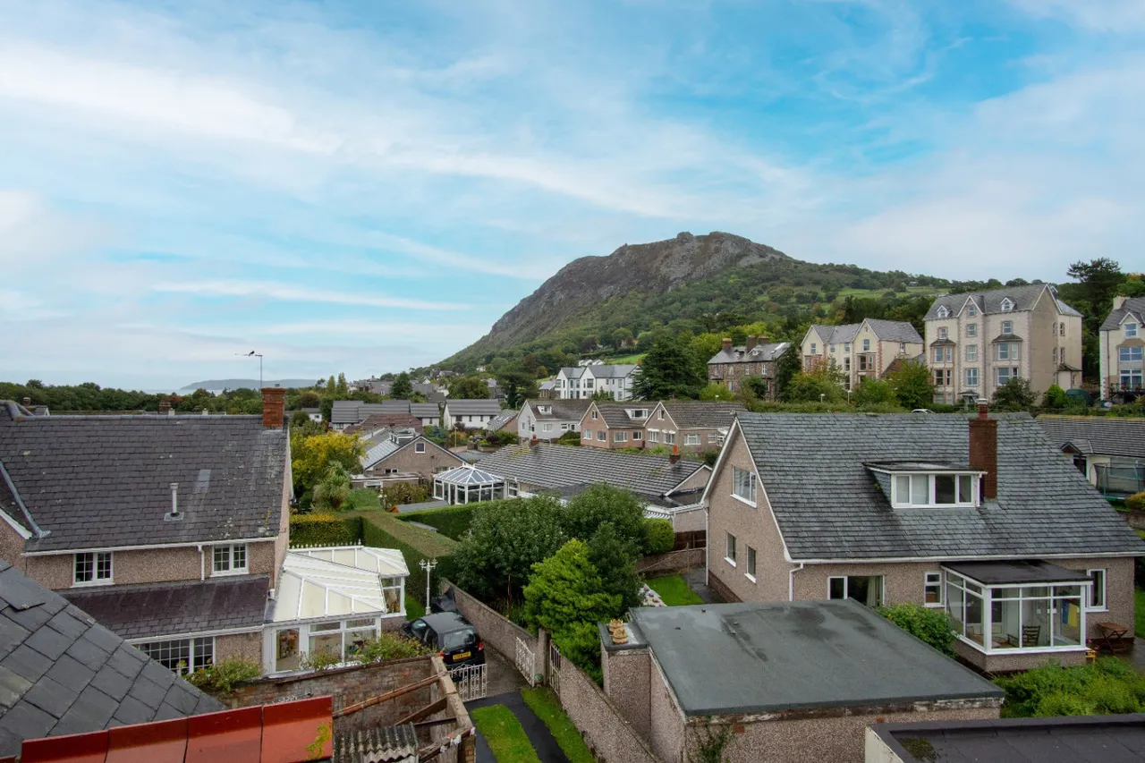 Park Crescent, Llanfairfechan, LL33, photo 2