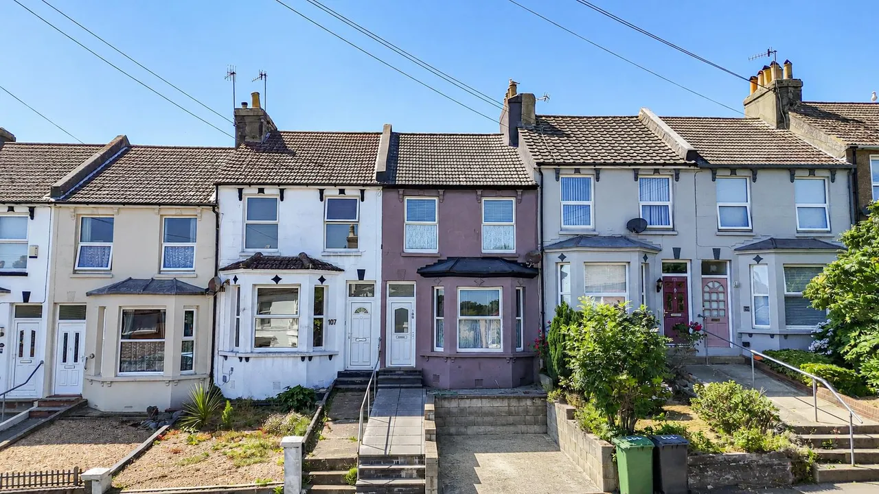 2 bed house for sale, Athelstan Road, Hastings