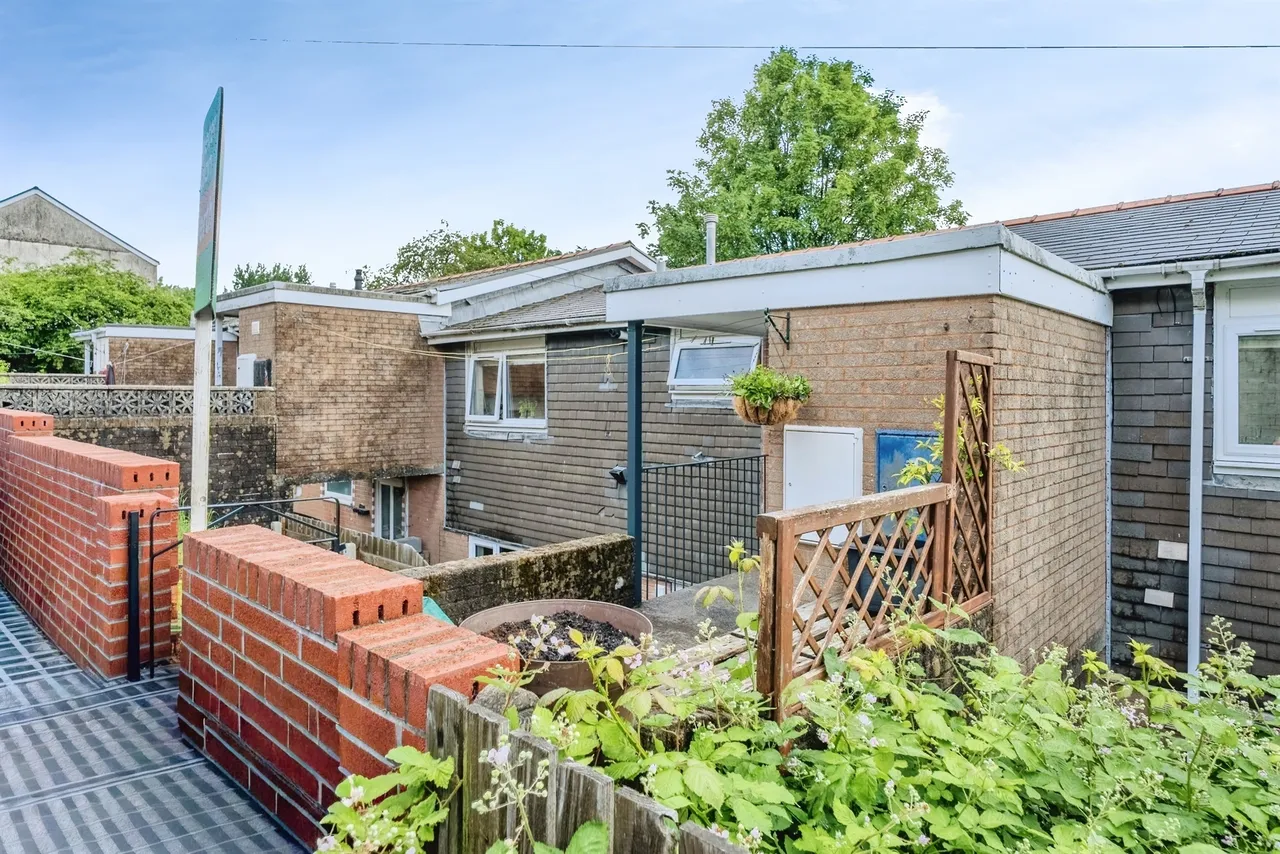2 bed flat to rent, Zion Place, Ebbw Vale, NP23