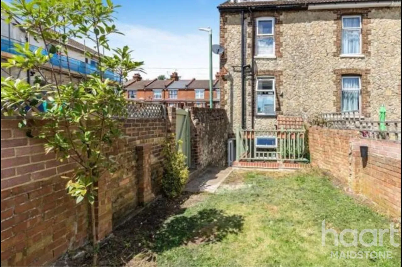 Tonbridge Road, ME16, photo 5