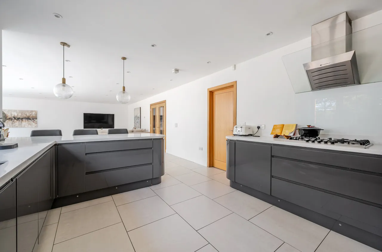 Upper Chobham Road, Camberley, Surrey, GU15 1EH, photo 8