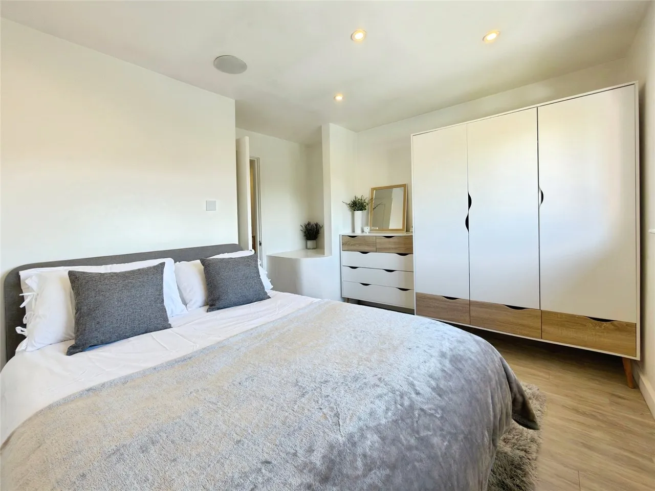 Portia Grove, Warfield, RG42, photo 7