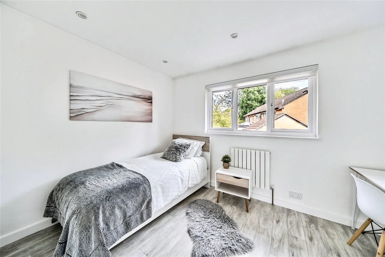 Portia Grove, Warfield, RG42, photo 8