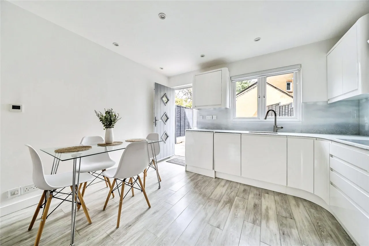 Portia Grove, Warfield, RG42, photo 4
