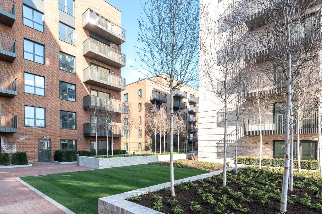 Greenleaf Walk, Southall, UB1, photo 17