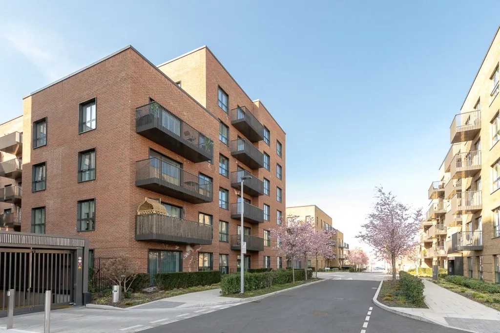 Greenleaf Walk, Southall, UB1, photo 16