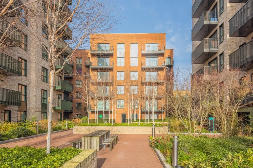 Greenleaf Walk, Southall, UB1, photo 18