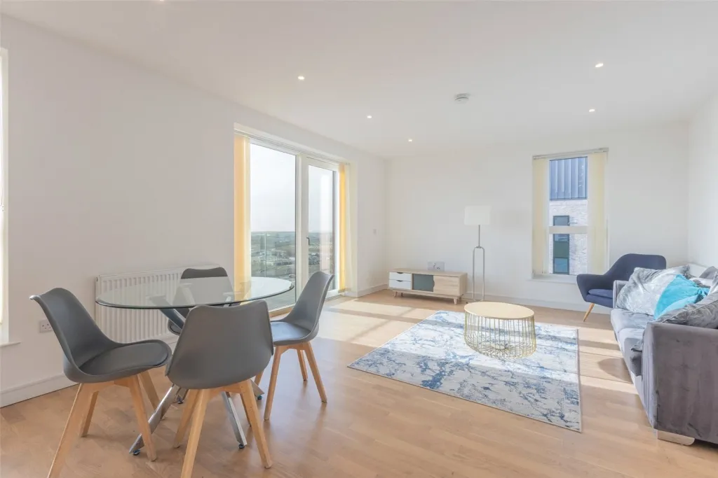2 bed flat for sale, Greenleaf Walk, Southall, UB1