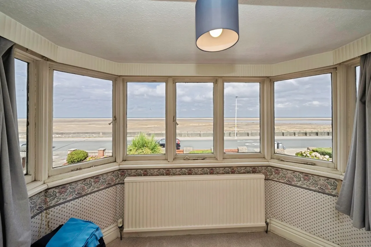 5 bed house for sale, Meols Parade, Wirral, CH47