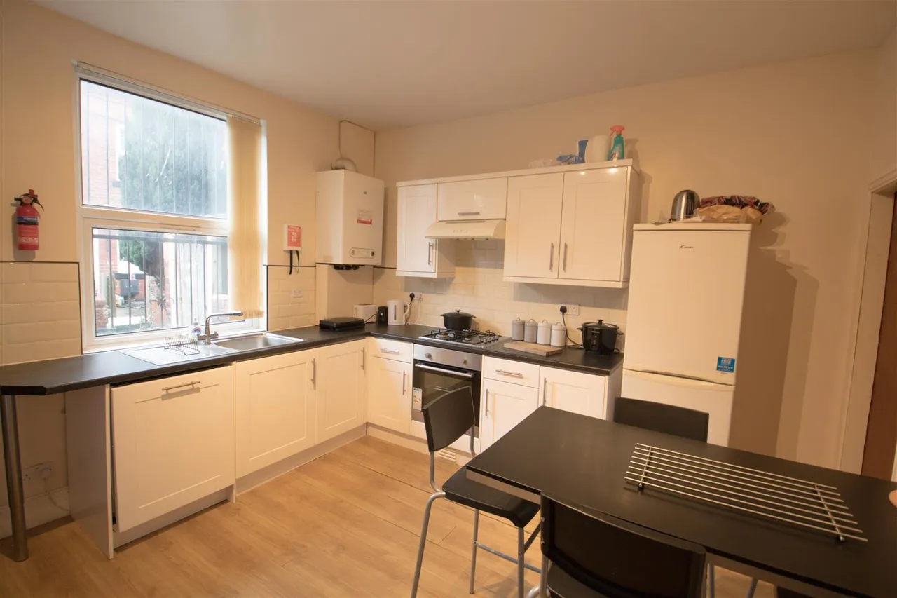 Welton Place, Hyde Park, LS6, photo 2