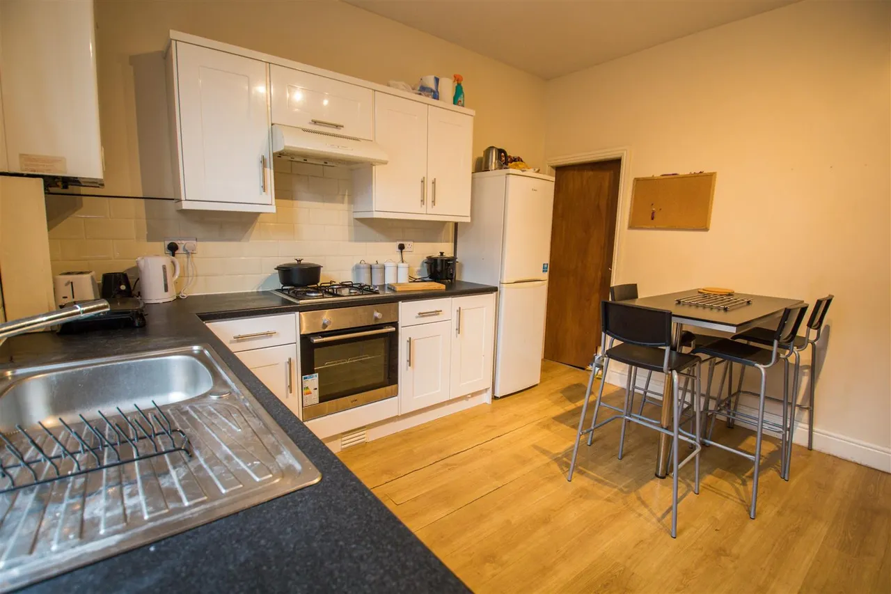 Welton Place, Hyde Park, LS6, photo 3