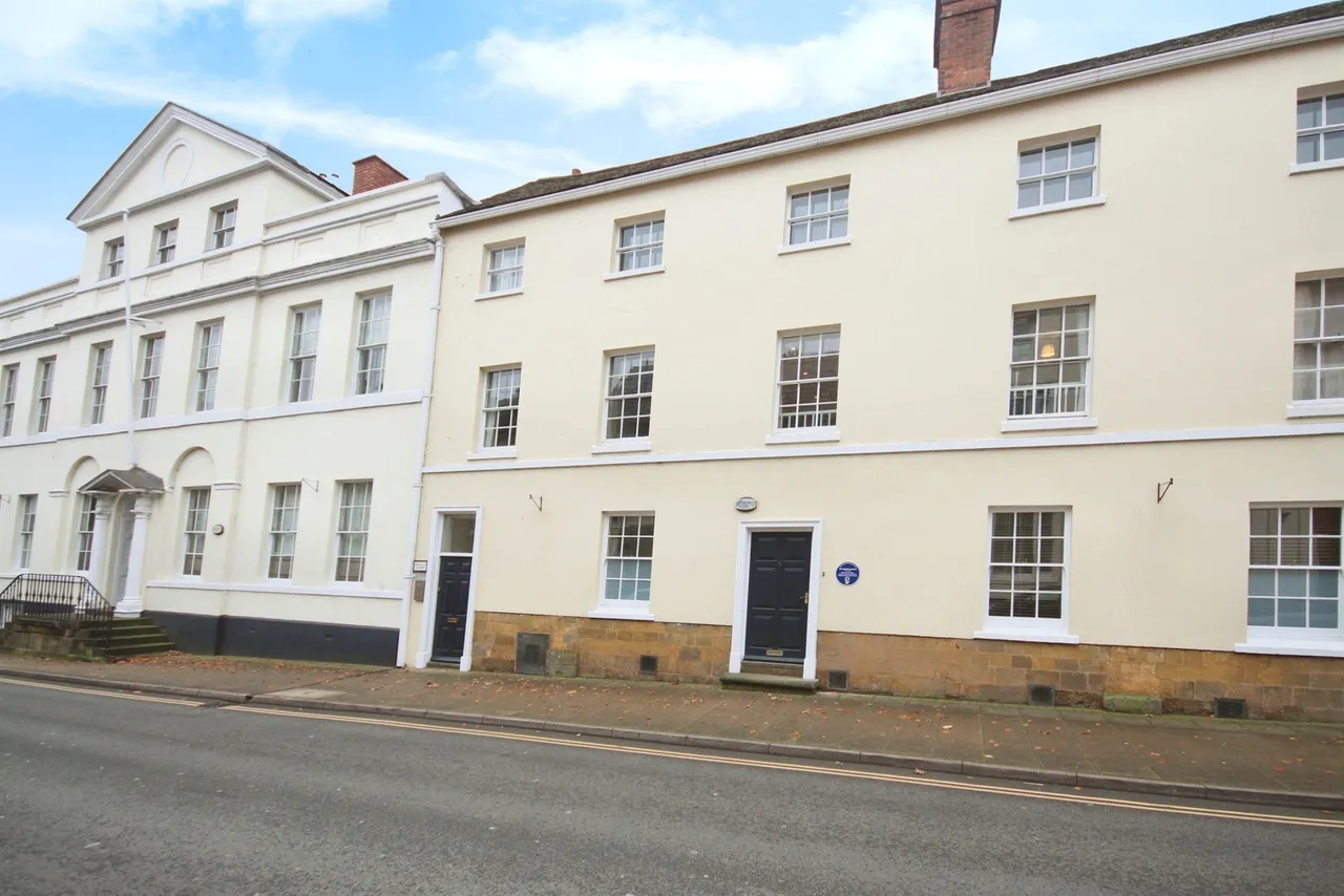 2 bed flat for sale — Neville Court, Warwick