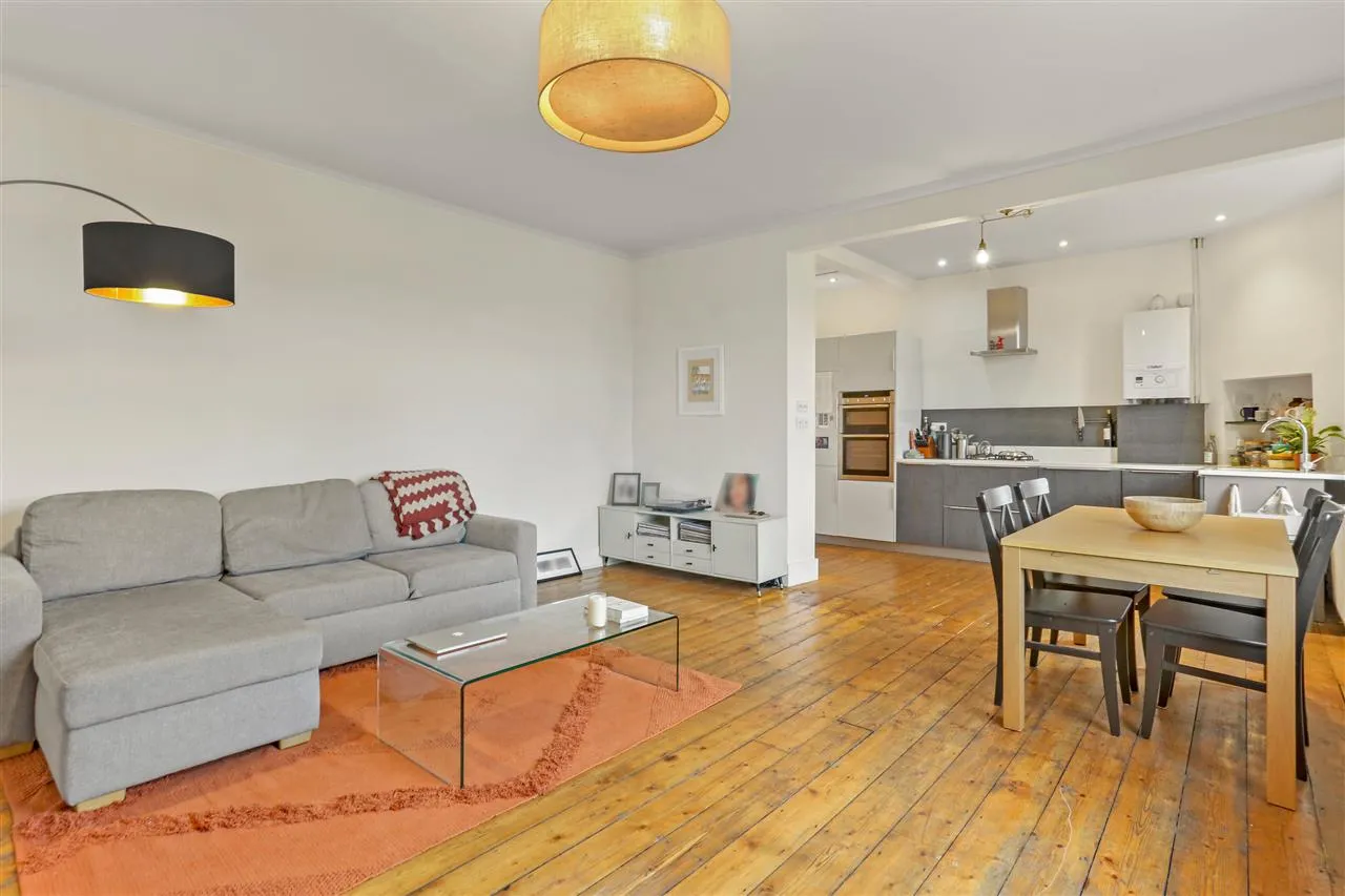 2 bed flat for sale — Carleton Road, London