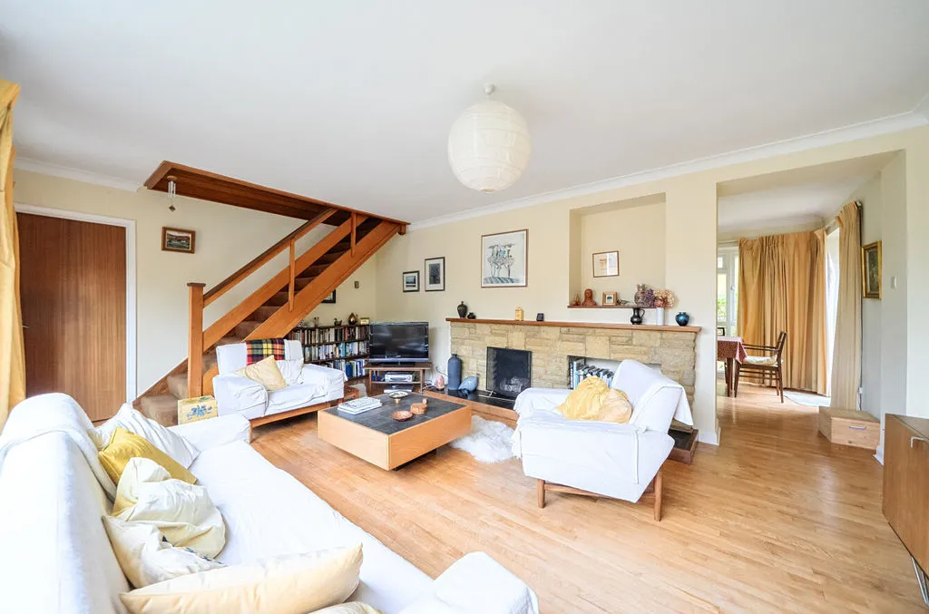 Woodhyrst Gardens, Kenley CR8 5LX, photo 2