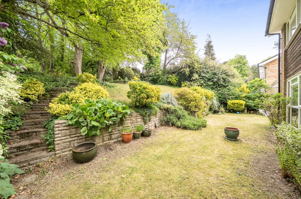 Woodhyrst Gardens, Kenley CR8 5LX, photo 10