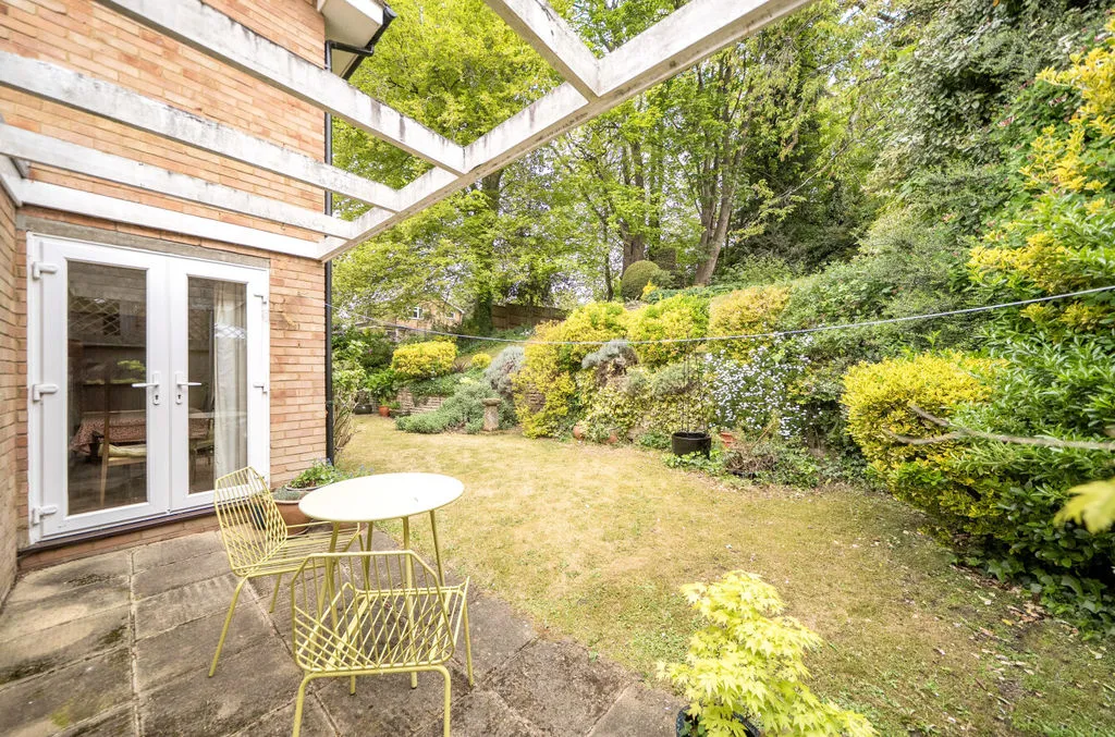 Woodhyrst Gardens, Kenley CR8 5LX, photo 11