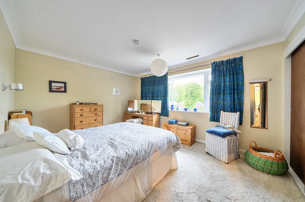 Woodhyrst Gardens, Kenley CR8 5LX, photo 8