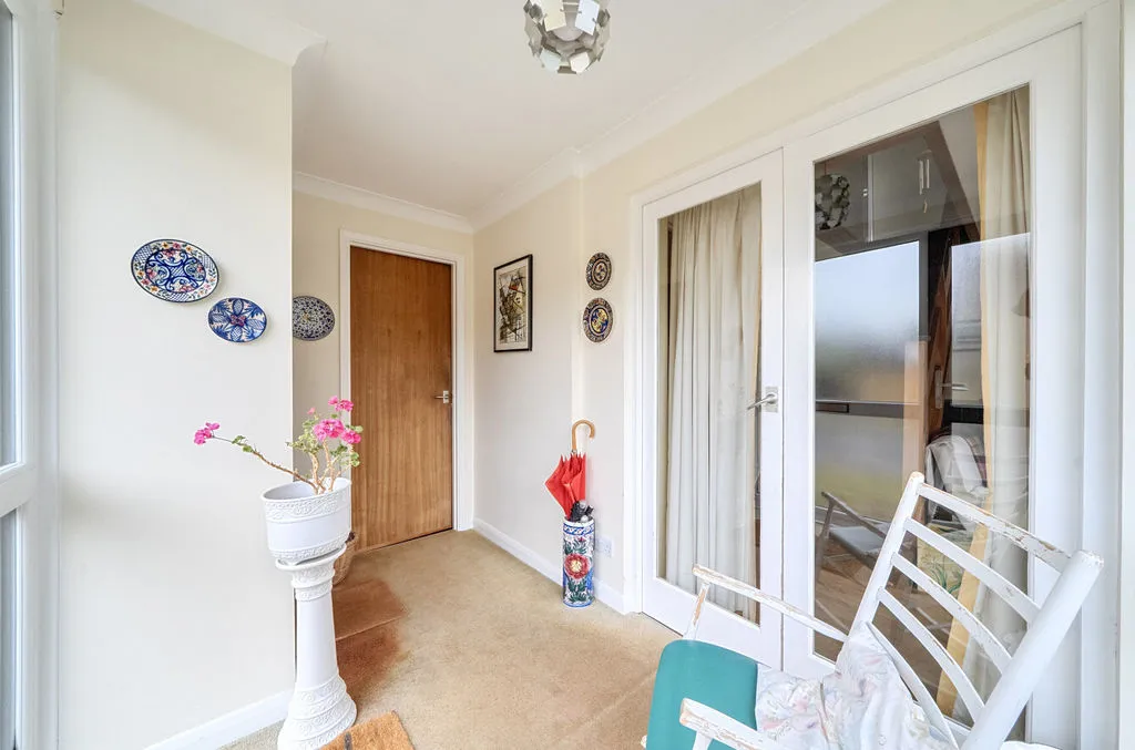 Woodhyrst Gardens, Kenley CR8 5LX, photo 17