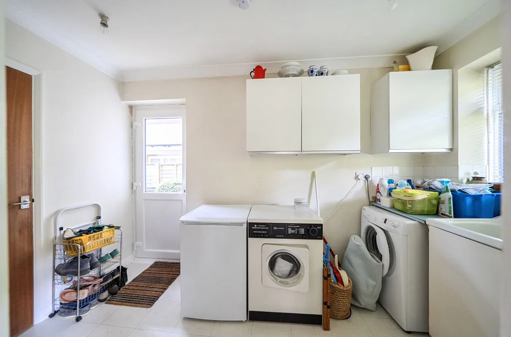 Woodhyrst Gardens, Kenley CR8 5LX, photo 6