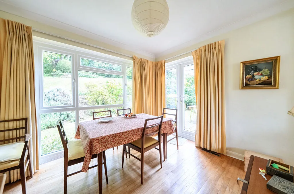 Woodhyrst Gardens, Kenley CR8 5LX, photo 3