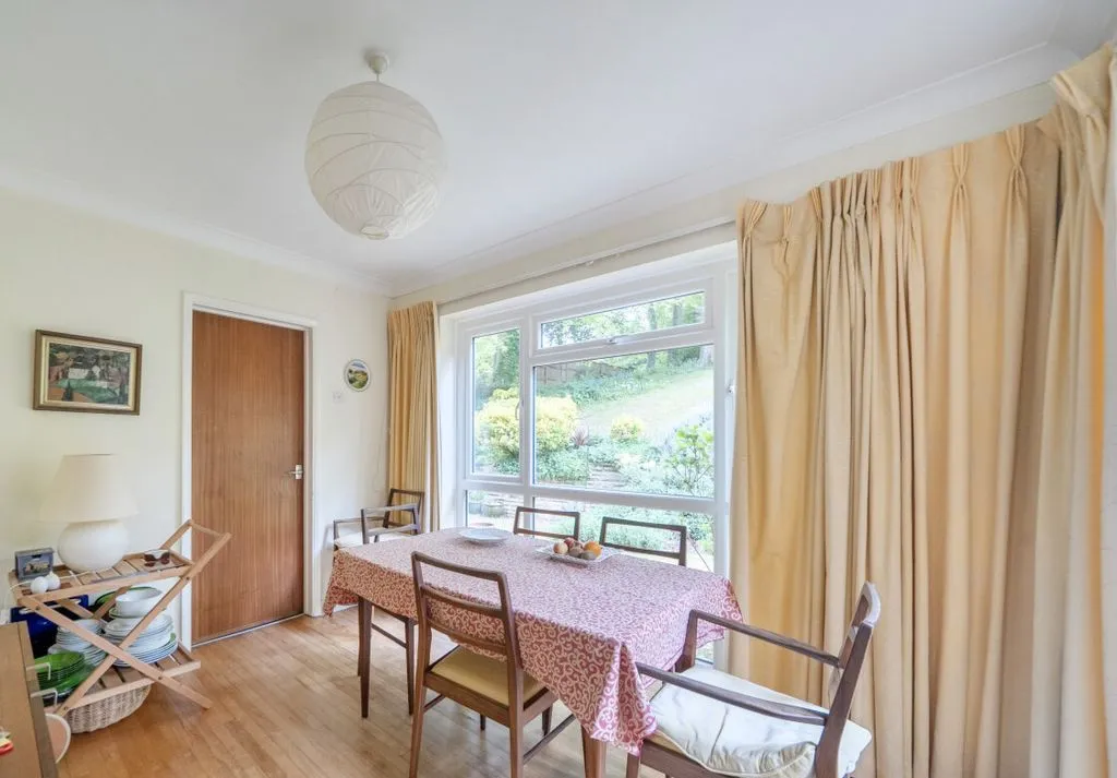 Woodhyrst Gardens, Kenley CR8 5LX, photo 4