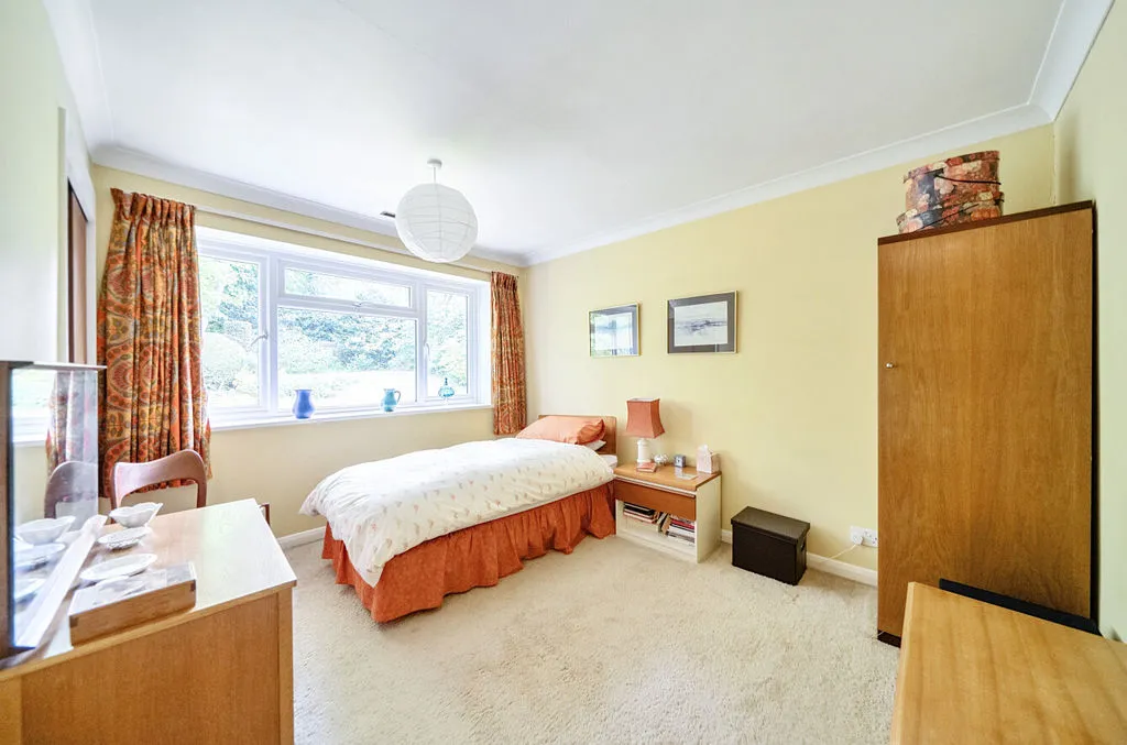 Woodhyrst Gardens, Kenley CR8 5LX, photo 14
