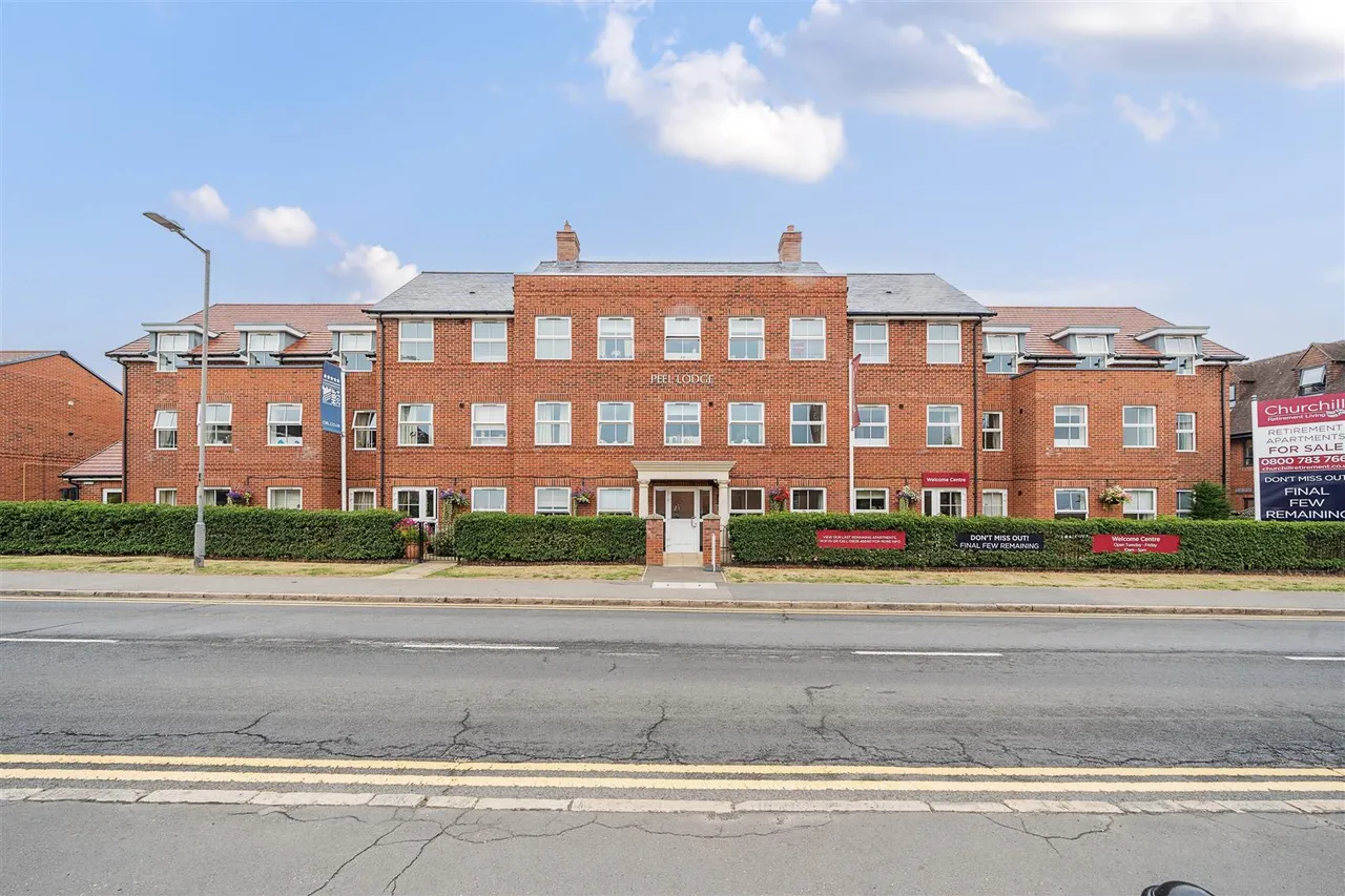 2 bed flat for sale, Dean Street, Marlow, SL7