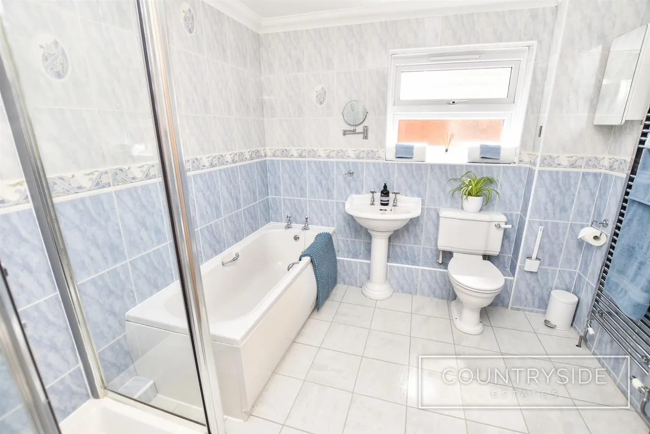 High Road, Benfleet, photo 21