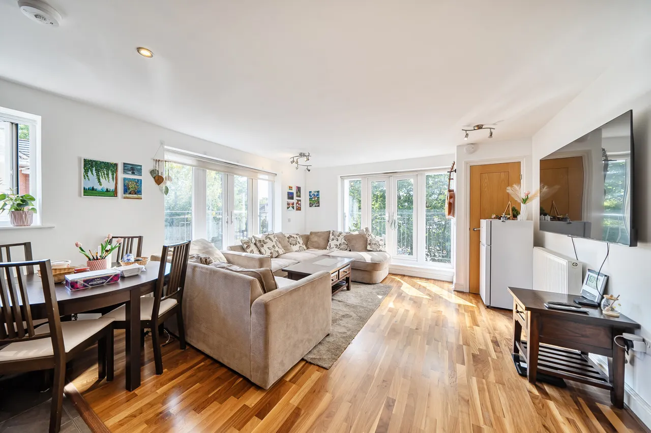 2 bed flat for sale, Ellis Close, Ruislip, HA4