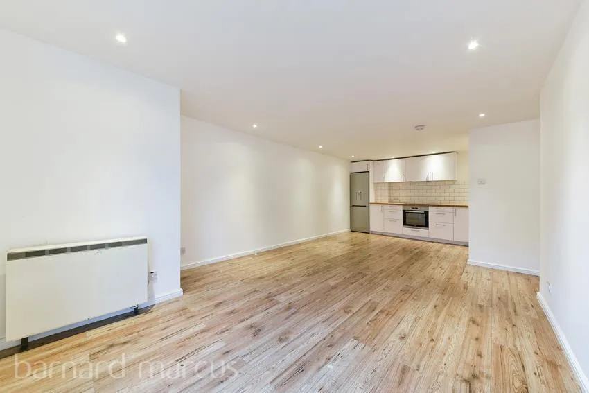 2 bed flat to rent, Burghley Hall Close, SW19