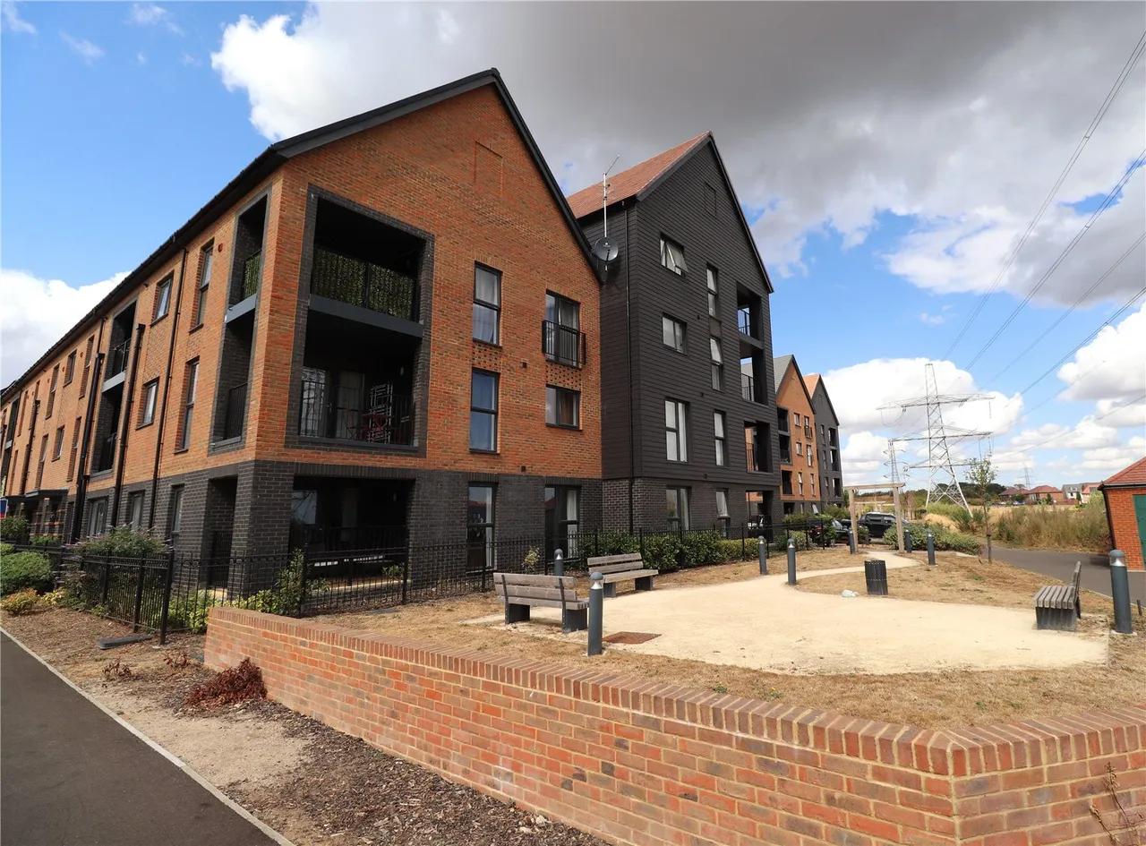 2 bed flat to rent — Rixson Road, Weldon, DA10
