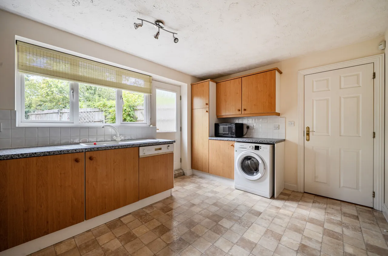 Rayner Drive, Arborfield, RG2, photo 10