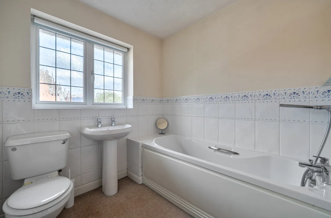 Rayner Drive, Arborfield, RG2, photo 16