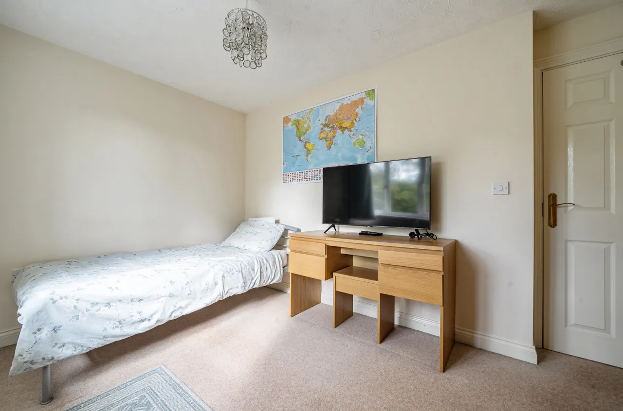 Rayner Drive, Arborfield, RG2, photo 15