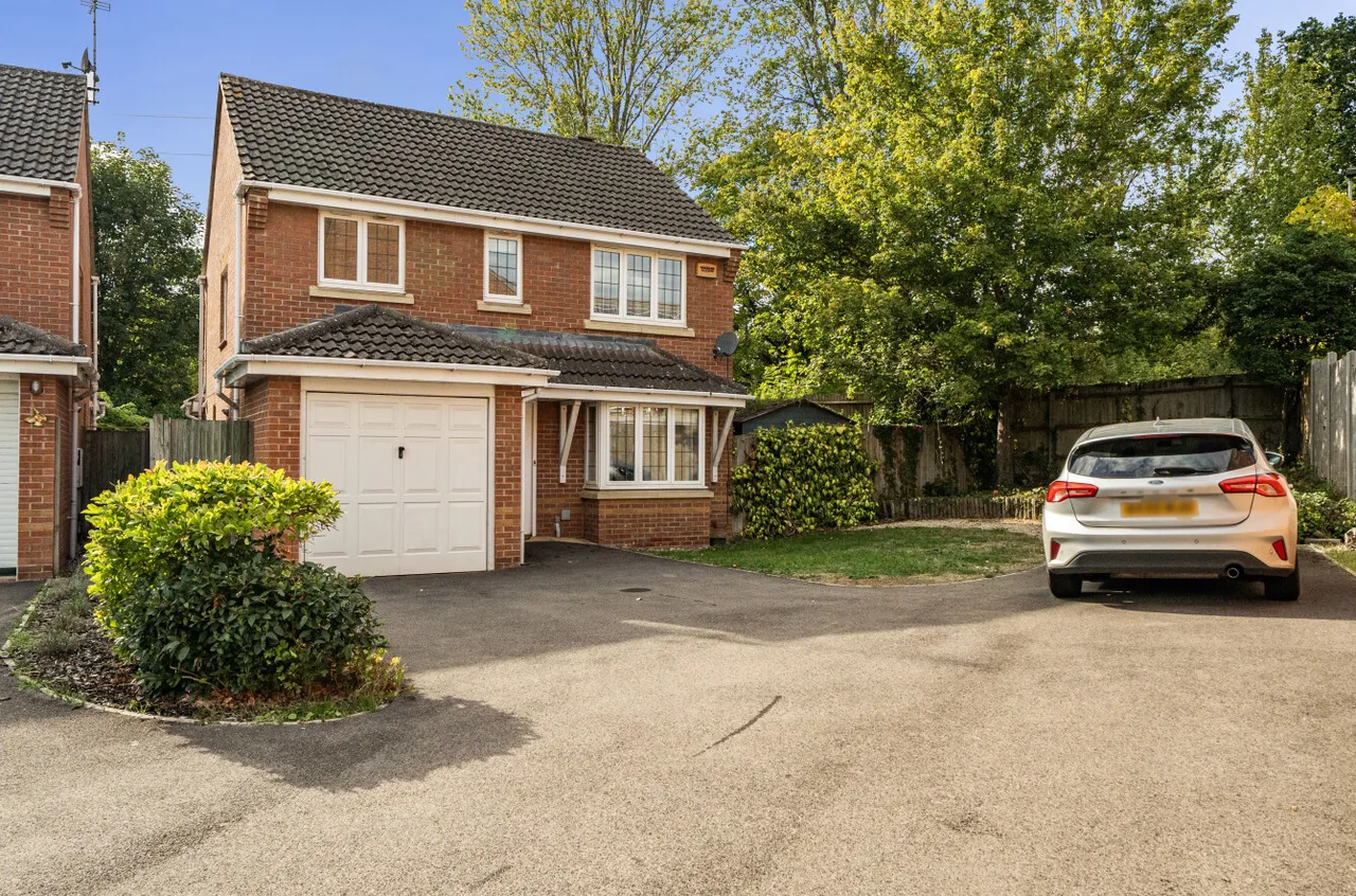 3 bed house for sale, Rayner Drive, Arborfield, RG2