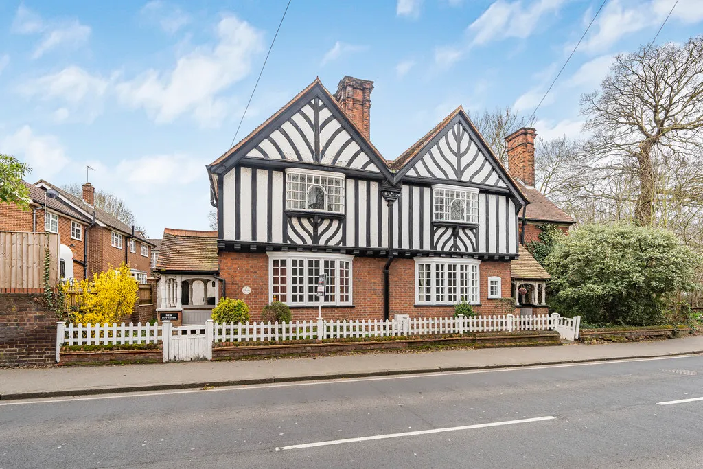 3 bed house for sale — High Road, Eastcote, HA5