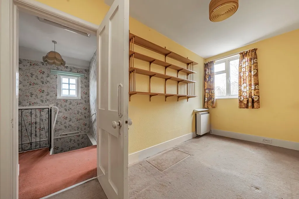 High Road, Eastcote, HA5, photo 30