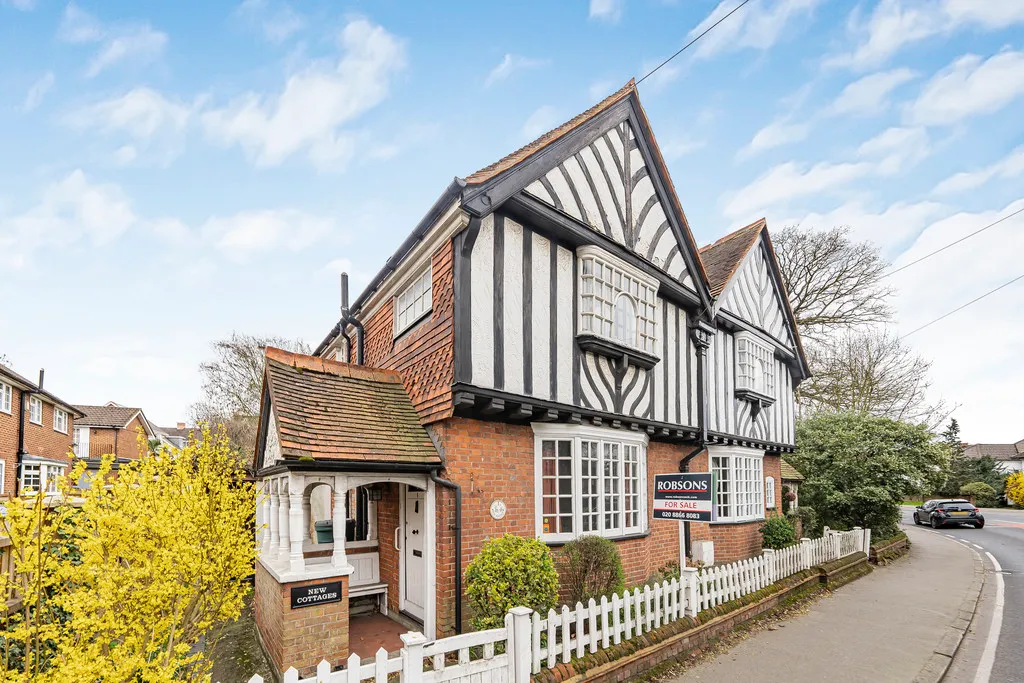High Road, Eastcote, HA5, photo 25