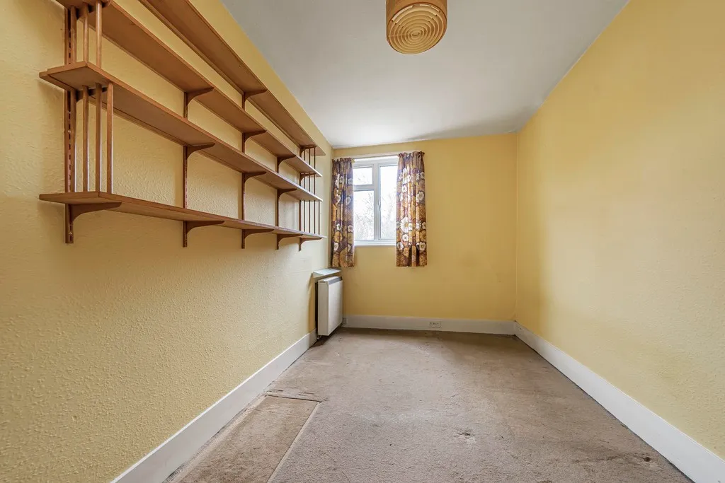High Road, Eastcote, HA5, photo 18