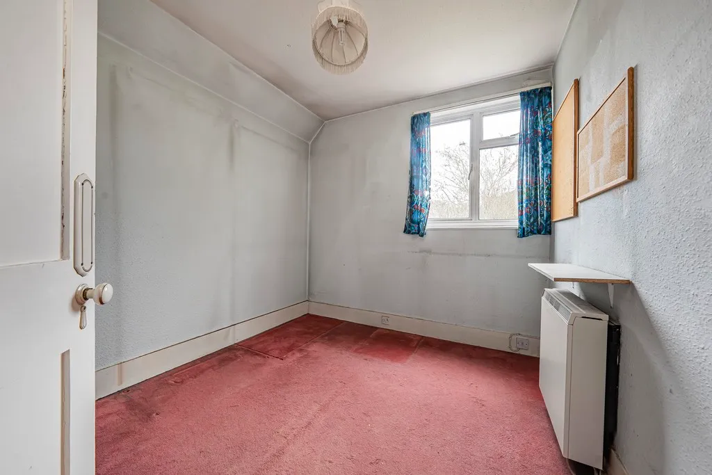 High Road, Eastcote, HA5, photo 17