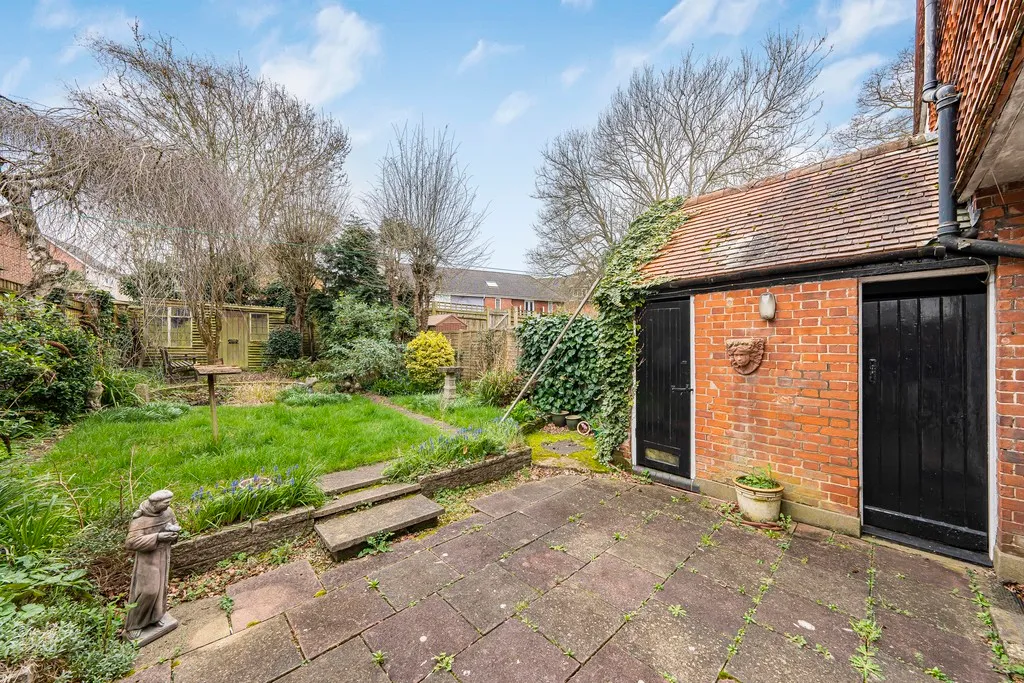 High Road, Eastcote, HA5, photo 13