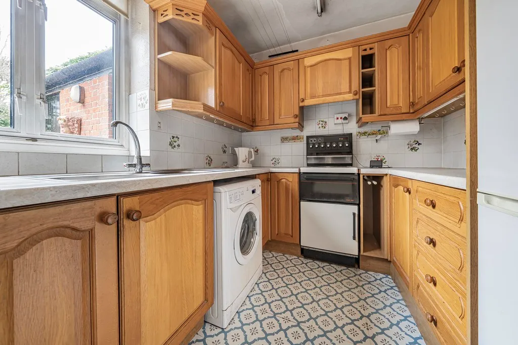 High Road, Eastcote, HA5, photo 23